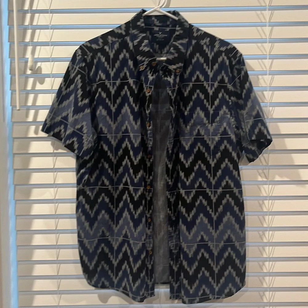 🌸3/$15🌸 NWOT American Eagle Outfitters Shirt—Size XL - Picture 2 of 6